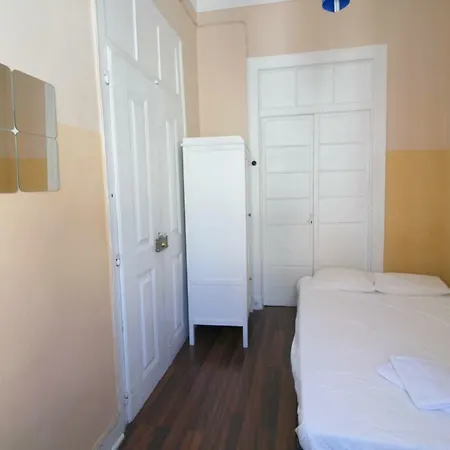 In Marechal Saldanha 2nd Floor Gasthuis